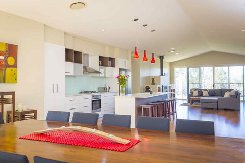 Lacuna Retreat - Accommodation Gladstone 2