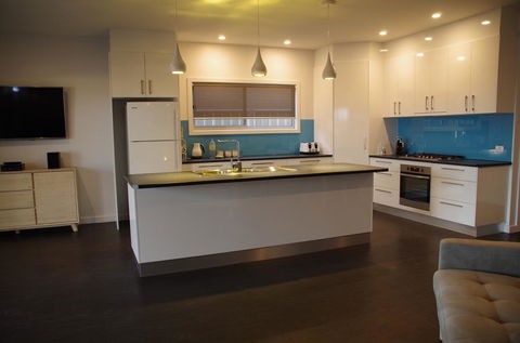 Laguna View - Accommodation Gladstone 0