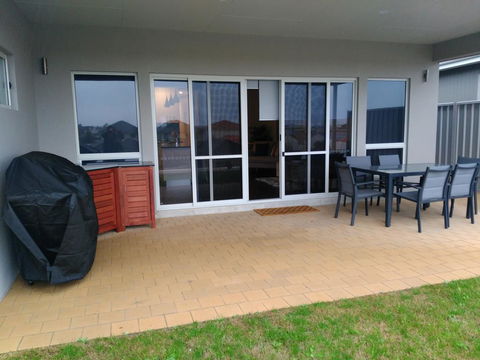 Laguna View - Accommodation Gladstone 1