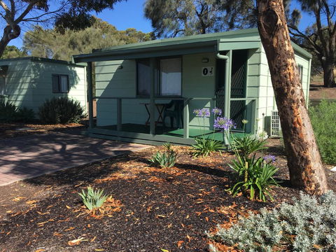 Lake Albert Caravan Park - Accommodation Gladstone 0