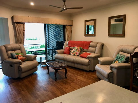 Lake Breeze - Accommodation Gladstone 2