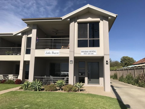 Lake Breeze - Accommodation Gladstone 1