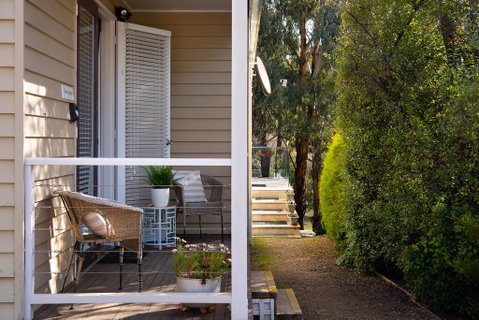 Lake Como Studio - Accommodation Gladstone 0