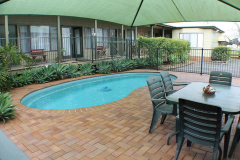 Lake Forbes Motel - Accommodation Gladstone 2
