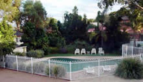 Lake Haven Motor Inn - Accommodation Gladstone 0