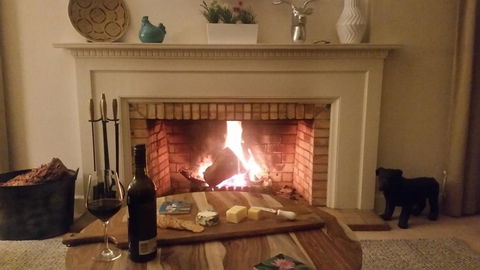 Lake House Benalla - Accommodation Gladstone 0