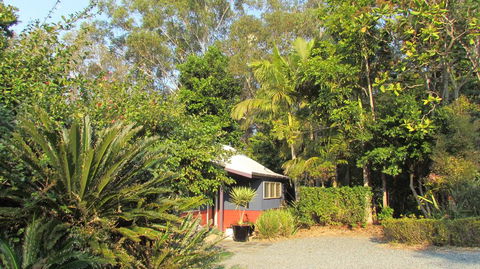 Lake Russell Lakeside Retreat - Accommodation Gladstone 1