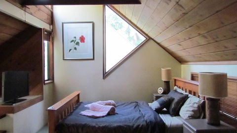 Lake Russell Luxury Retreat - Accommodation Gladstone 3