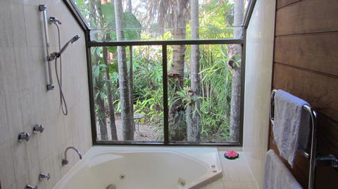Lake Russell Luxury Retreat - Accommodation Gladstone 0