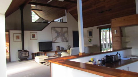 Lake Russell Luxury Retreat - Accommodation Gladstone 2