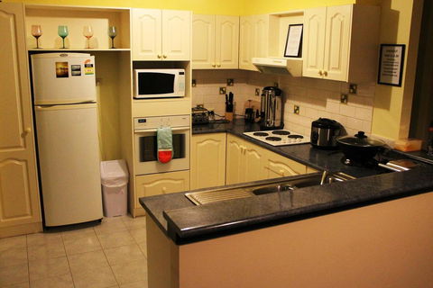 Lake Tyrrell Accommodation - Accommodation Gladstone 3