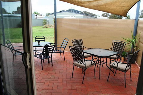 Lake Tyrrell Accommodation - Accommodation Gladstone 2