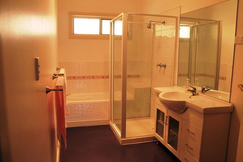 Lake Tyrrell Accommodation - Accommodation Gladstone 1