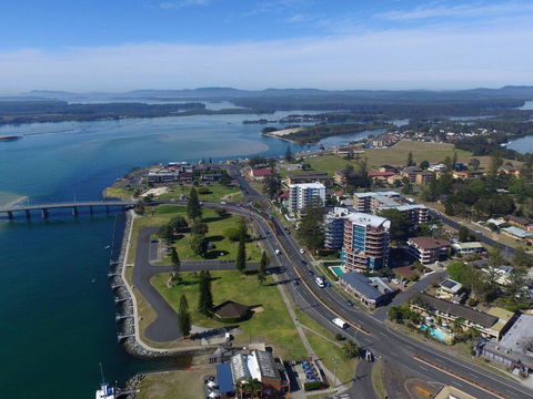 Lakeside Flats 1 - Accommodation Gladstone 3