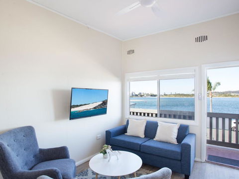 Lakeside Flats 2 Fresh New Look - Accommodation Gladstone 0