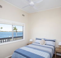 Lakeside Flats 3 - Accommodation Gladstone