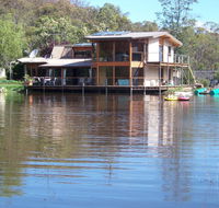 Lakeside Lodge Armidale - Accommodation Gladstone