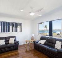 Lakeside Retreat - Accommodation Gladstone