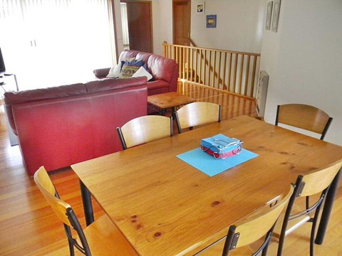 LAKESIDE2 - Accommodation Gladstone 3