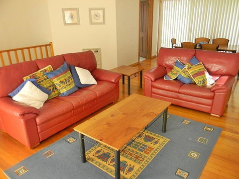 LAKESIDE2 - Accommodation Gladstone 1