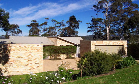 LAKESIDE2 - Accommodation Gladstone 0