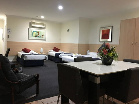 Lakeview Motor Inn - Accommodation Gladstone 2