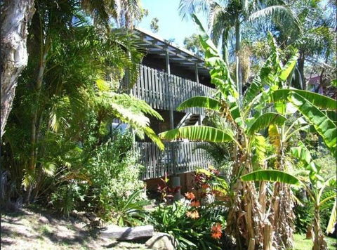LaMaison De Shines, 13 Dulconghi Street - Accommodation Gladstone 1