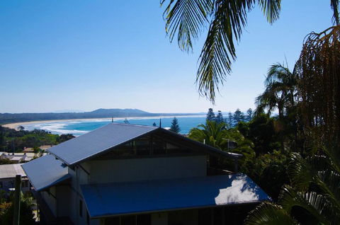 LaMaison De Shines, 13 Dulconghi Street - Accommodation Gladstone 0