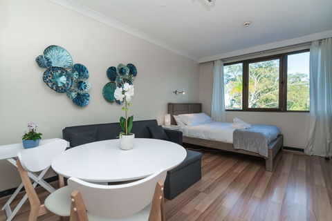 Lane Cove Studio - POOL - PARKING - WIFI - Accommodation Gladstone 0