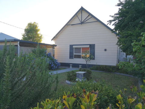 Large 6-Bedroom House With Wifi & Netflix Close To Singleton CBD Hunter Valley - Accommodation Gladstone 0