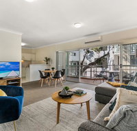 Large and Airy Unit in Quiet Riverside Suburb - Accommodation Gladstone