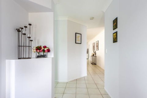 Large Executive And Family Home - Flinders View - Accommodation Gladstone 3
