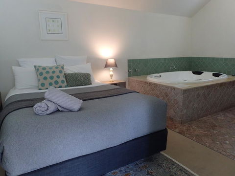 Lauristina Spa Cottage - Accommodation Gladstone 0