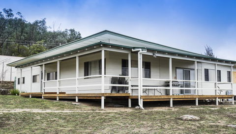 Lavender Vale Cottages - Accommodation Gladstone 1