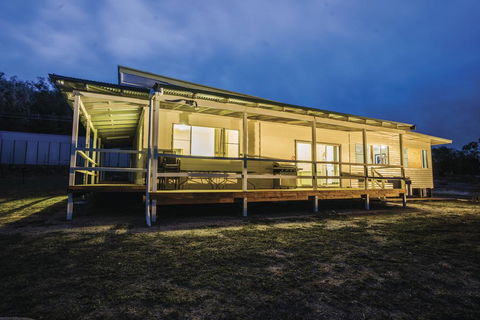 Lavender Vale Cottages - Accommodation Gladstone 3