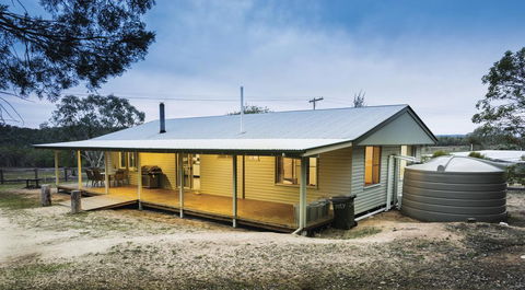 Lavender Vale Cottages - Accommodation Gladstone 0