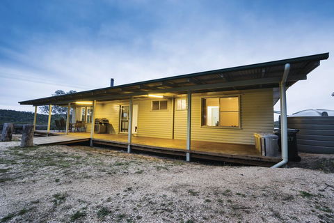 Lavender Vale Cottages - Accommodation Gladstone 2