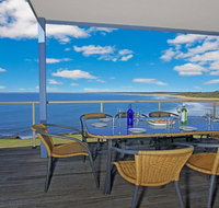 Le Vista - panoramic views looking south - Accommodation Gladstone