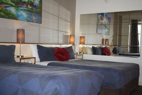 Leagues Motel - Accommodation Gladstone 1