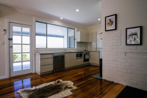 Leichhardt Cottages - Accommodation Gladstone 2