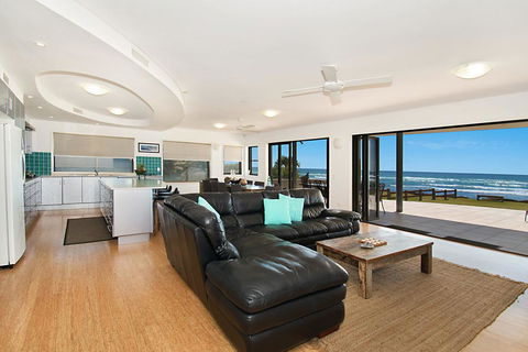 Lennox On The Beach Unit 1 - Lennox Head - Accommodation Gladstone 1