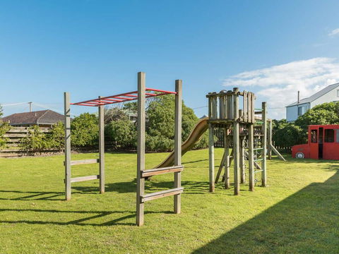 Licence To Chill - Accommodation Gladstone 3