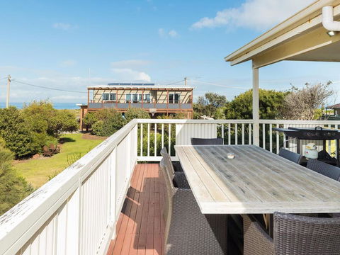 Licence To Chill - Accommodation Gladstone 2