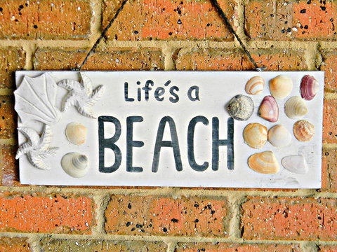 LIFE'S A BEACH - Accommodation Gladstone 2