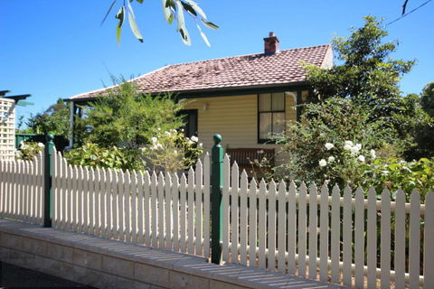Lilac Cottage - Accommodation Gladstone 0