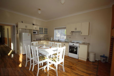 Lilac Cottage - Accommodation Gladstone 3