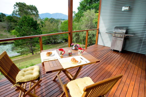 Lilypad Luxury Cabins - Accommodation Gladstone 1