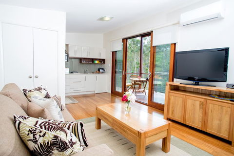 Lilypad Luxury Cabins - Accommodation Gladstone 0