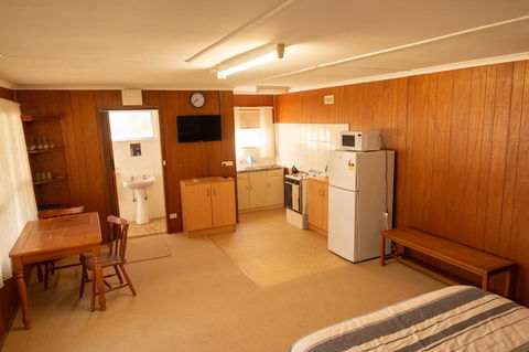 Limestone Cottage - Accommodation Gladstone 2