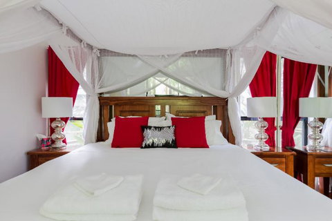 Linger A While Chalet - Accommodation Gladstone 1